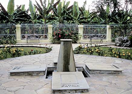 Tumba homenaje de las tres hermanas